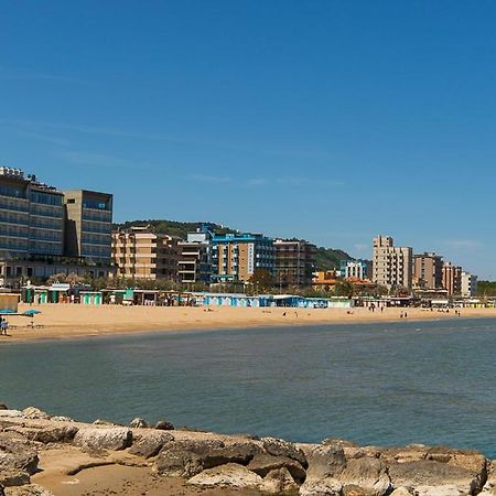 Zara D'Amare A Pesaro 10 Metri Dalla Spiaggia By Yohome Zewnętrze zdjęcie